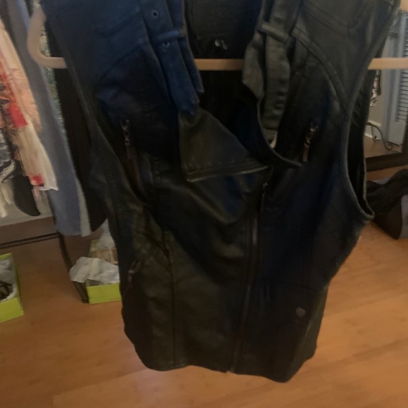 Jackets - Picture 5 of 16